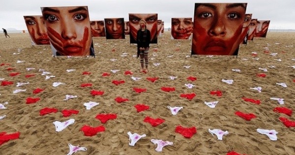 מחאה נוסח ברזיל: 420 זוגות תחתונים על חוף הים
