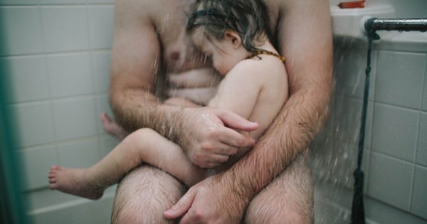ויראלי: צילום של אב ובנו עורר סערה ברשת