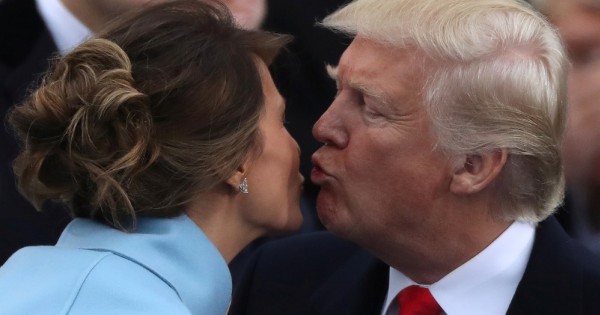 מה אומרת שפת הגוף של הזוג טראמפ על הקשר ביניהם?