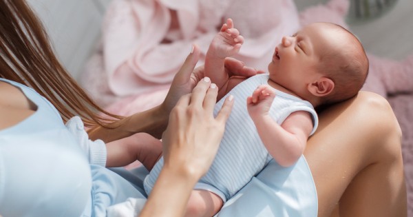 לא יורד מהציצי: איך מתגברים על קפיצת הגדילה הראשונה של התינוק?