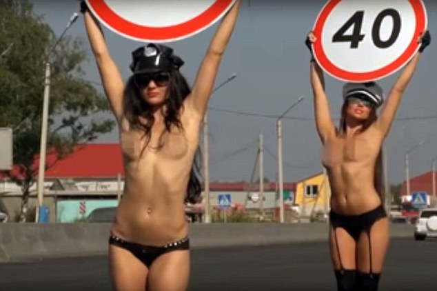נשים עירומות נגד תאונות דרכים