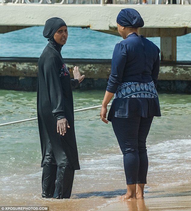 נשים מוסלמיות מושפלות בצרפת