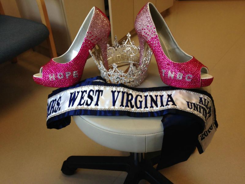 שרה ווייט מלכת היופי של וירג'יניה מנצחת את סרטן השד