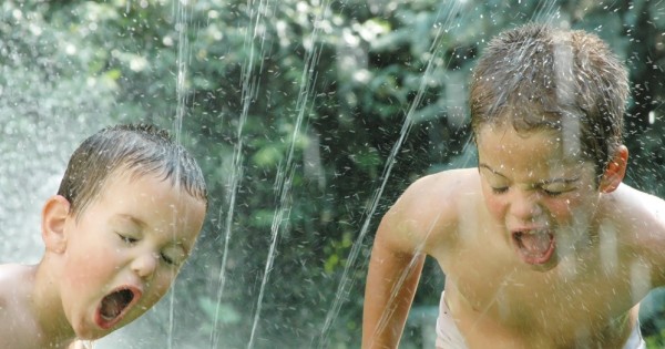 5 דרכים חכמות להרגיל את ילדכם לשתות יותר מים