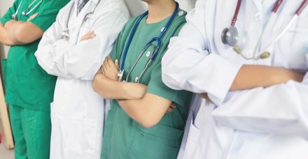 כלכלת ההפלות: הרופאים שמקבלים תוספת של אלפי שקלים על גבן וסבלן של נשים