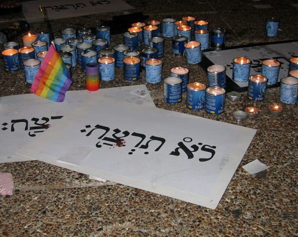 נרות הזיכרון בעצרת בכיכר רבין. צילום: ויקיפדיה