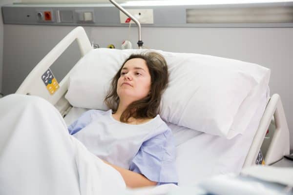 אישה בבית חולים. צילום: shutterstock