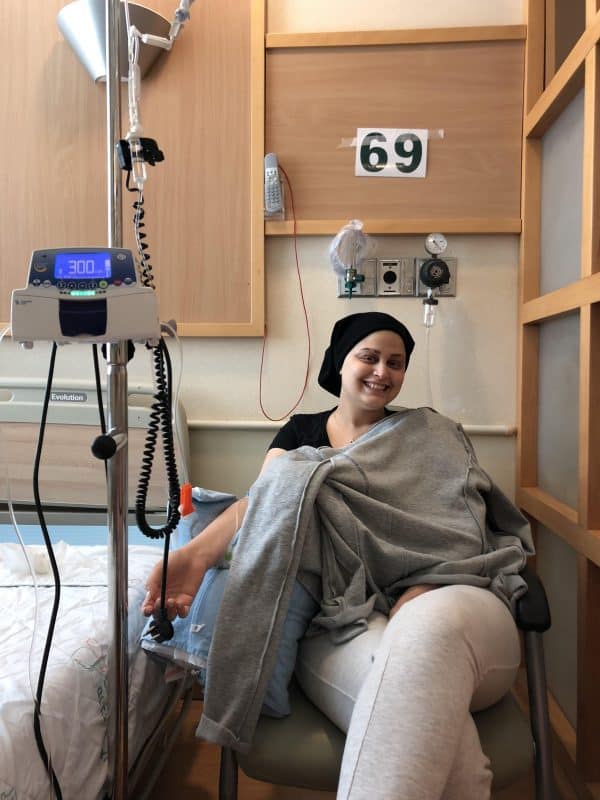 יעלה בוצר בעת הטיפולים. צילום: באדיבות המצולמת