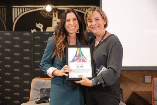 אורנה בנאי והדס גולדשטיין מנכ"לית און לייף. צילום בני גם זו לטובה