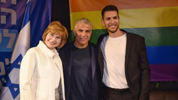 והוא גם. עידן רול, יש עתיד