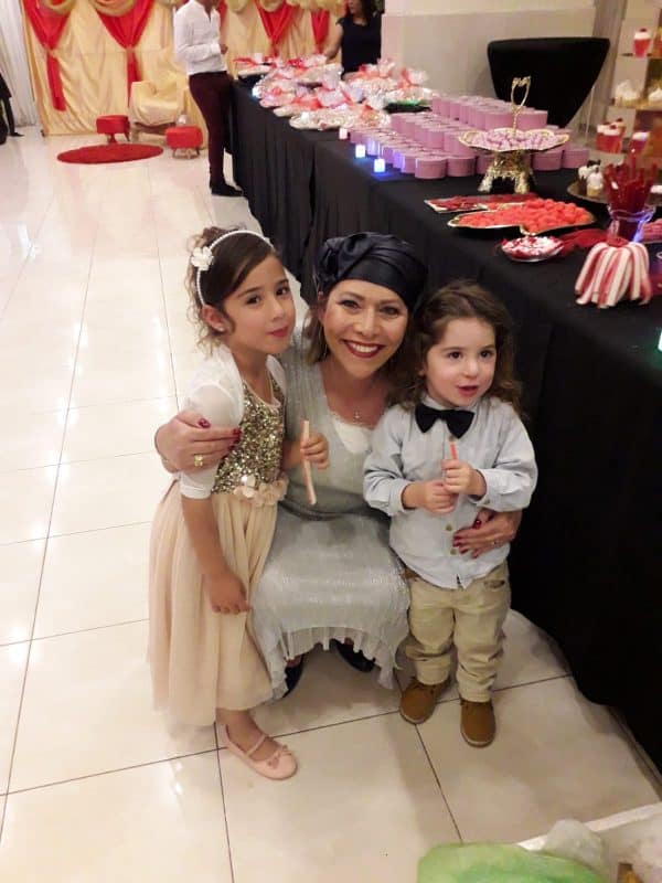 אביגל רוזנברג עם הנכדים. צילום: אלון אנקונינה