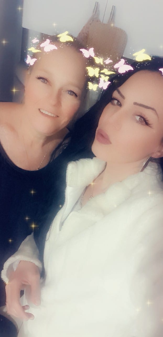 ורד ובתה שירי. צילום עצמי