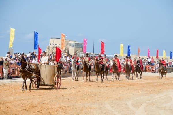 מופע סוסים בחול המועד פסח בנמל קיסריה. צילום: צופית דמרי