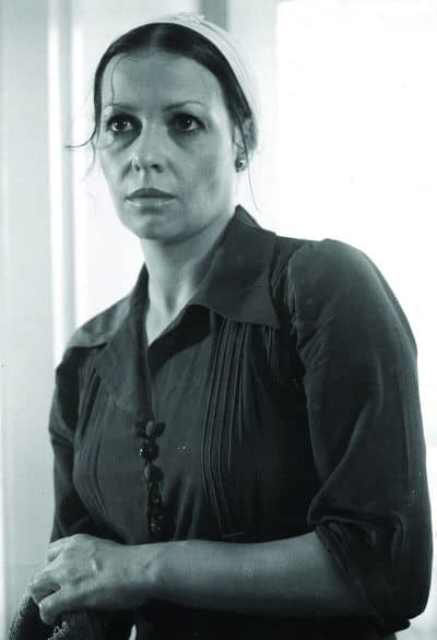 גילה אלמגור, מתוך "הבית ברחוב שלוש"