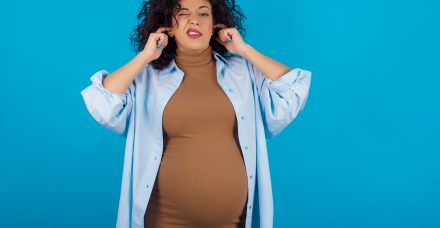 בהריון ומרגישה שאת שומעת פחות טוב? יש לזה סיבה