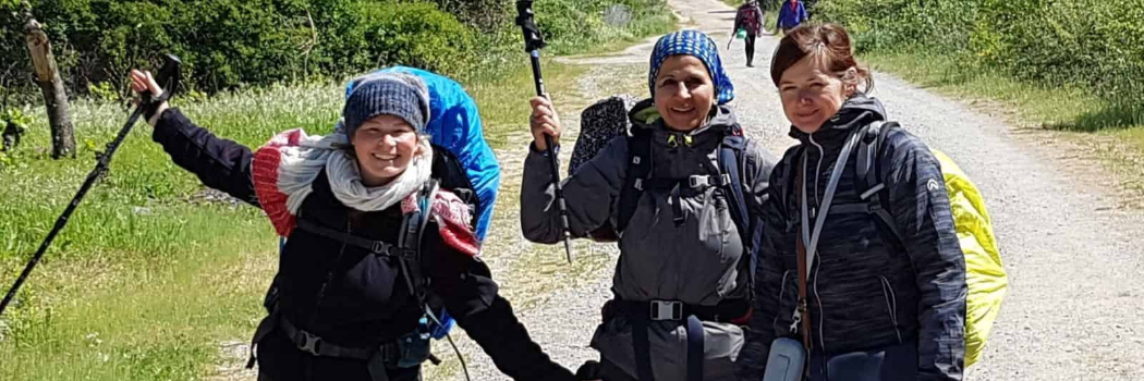 קמינו דה סנטיאגו: מה גורם לאישה בת 50+ לצאת למסע רגלי של 800 קילומטרים?