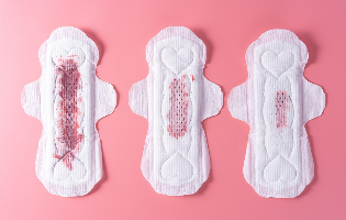 אנחנו בשנת 2021, נערות צריכות להפסיק להתבייש שהן מקבלות וסת